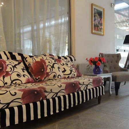 Hotel Des Pays Bas ลูร์ด ภายนอก รูปภาพ