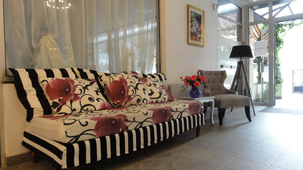 Hotel Des Pays Bas ลูร์ด ภายนอก รูปภาพ