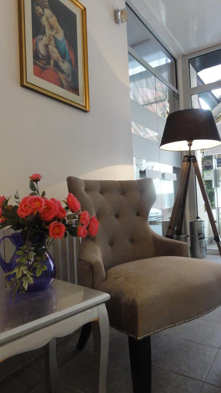 Hotel Des Pays Bas ลูร์ด ภายนอก รูปภาพ